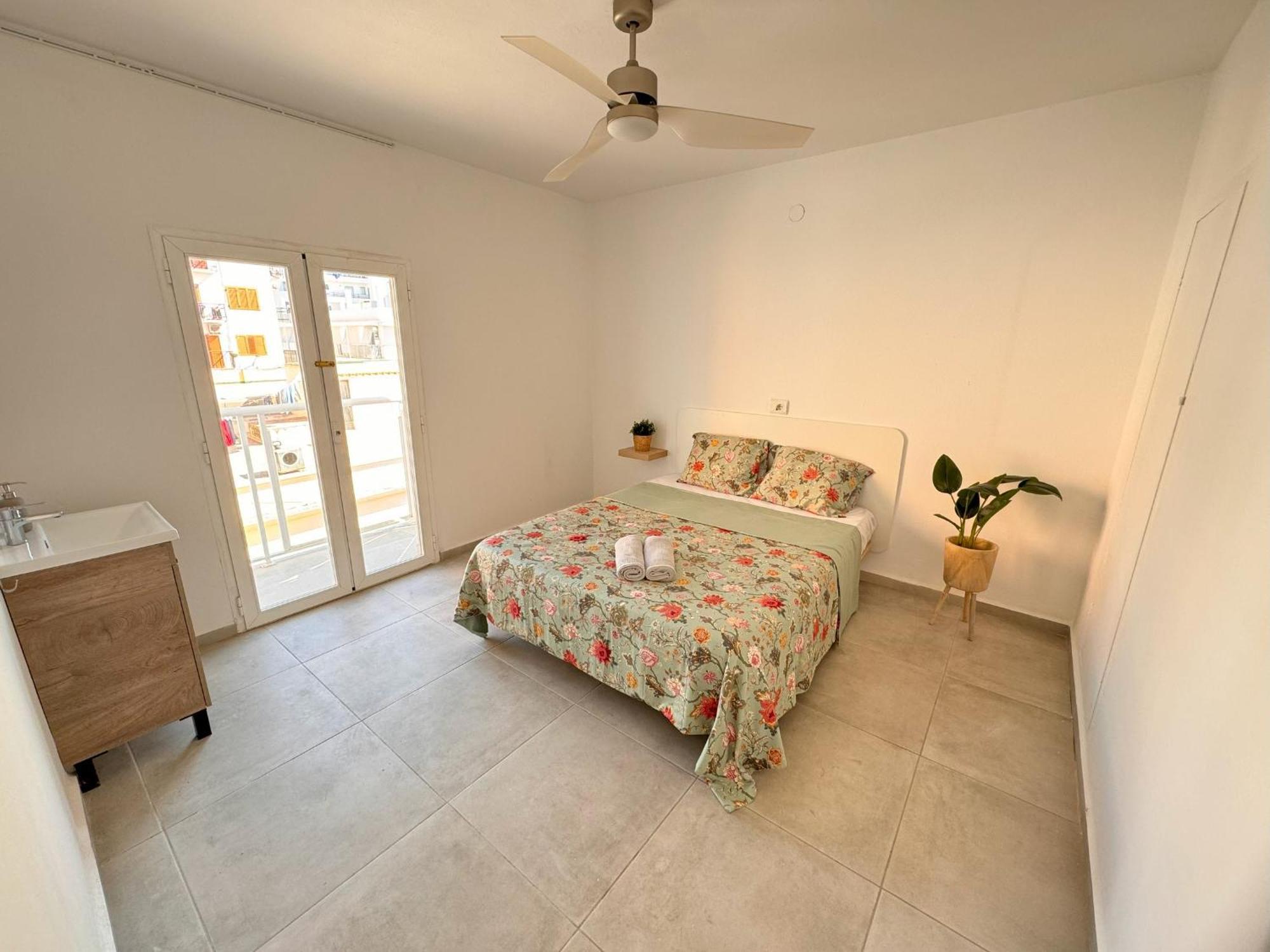 Cisne By Nest Hostel Sant Antoni de Portmany Zewnętrze zdjęcie